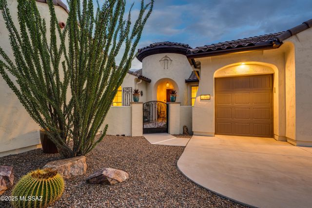 2198 E Madera Plateau Drive, Green Valley, AZ 85614