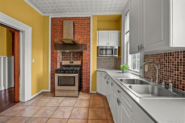 332 S 4th Avenue, Mount Vernon, NY 10550