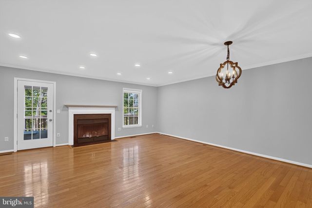 7014 GATTON SQ, Alexandria, VA 22315