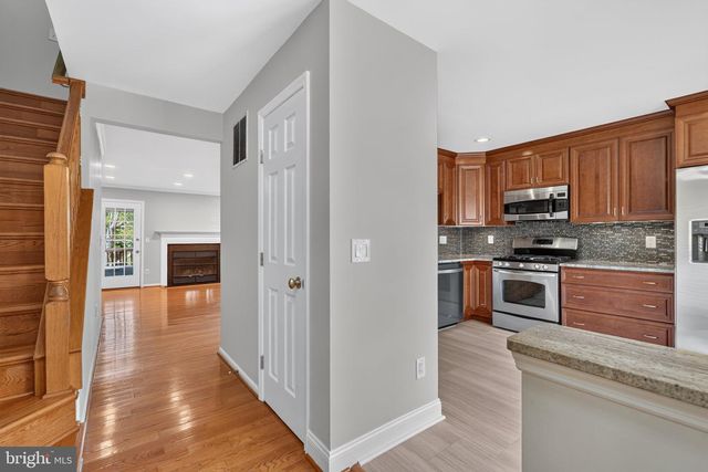 7014 GATTON SQ, Alexandria, VA 22315