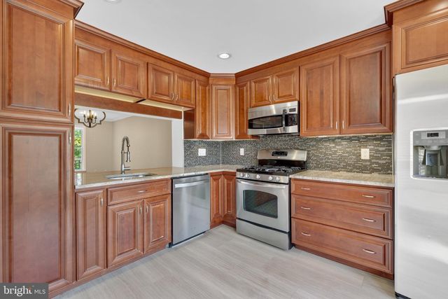 7014 GATTON SQ, Alexandria, VA 22315
