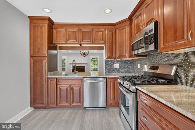 7014 GATTON SQ, Alexandria, VA 22315
