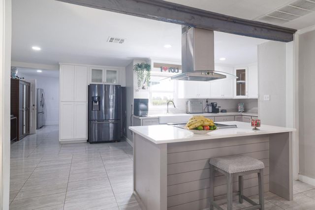 5902 N Main ST N, Taylor, TX 76574