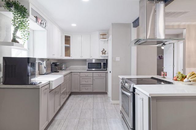 5902 N Main ST N, Taylor, TX 76574