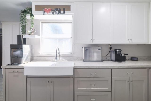 5902 N Main ST N, Taylor, TX 76574