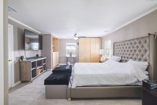 5902 N Main ST N, Taylor, TX 76574