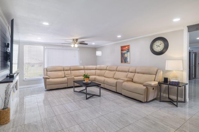 5902 N Main ST N, Taylor, TX 76574