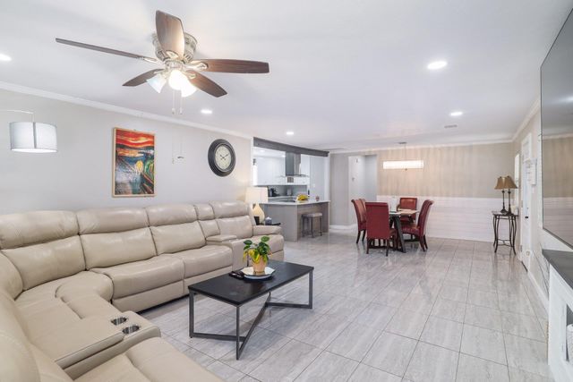 5902 N Main ST N, Taylor, TX 76574