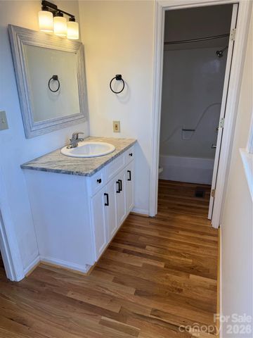 3840 Cherry Grove Drive, Hickory, NC 28602