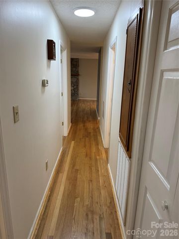 3840 Cherry Grove Drive, Hickory, NC 28602