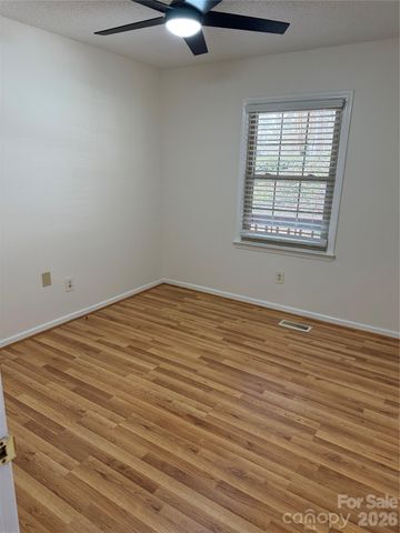 3840 Cherry Grove Drive, Hickory, NC 28602