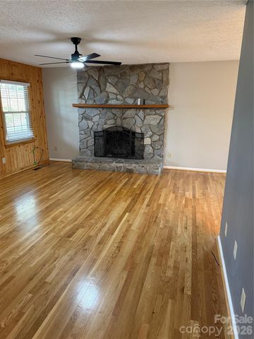 3840 Cherry Grove Drive, Hickory, NC 28602