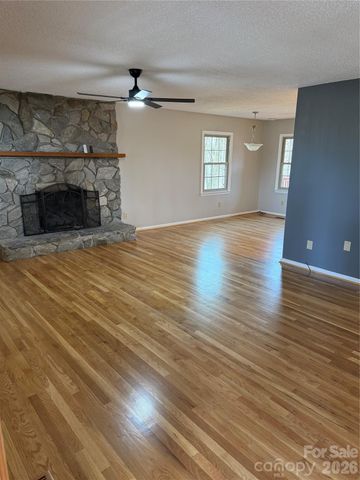 3840 Cherry Grove Drive, Hickory, NC 28602