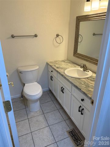 3840 Cherry Grove Drive, Hickory, NC 28602