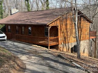 3840 Cherry Grove Drive, Hickory, NC 28602