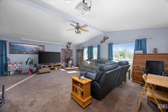 101 Split Mountain Way, Wofford Heights, CA 93285