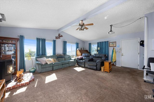 101 Split Mountain Way, Wofford Heights, CA 93285