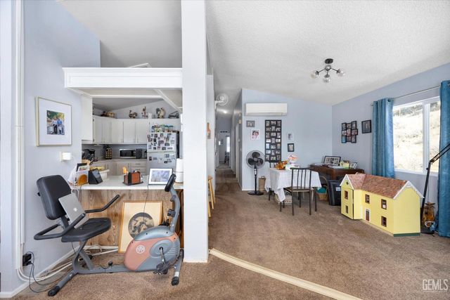 101 Split Mountain Way, Wofford Heights, CA 93285