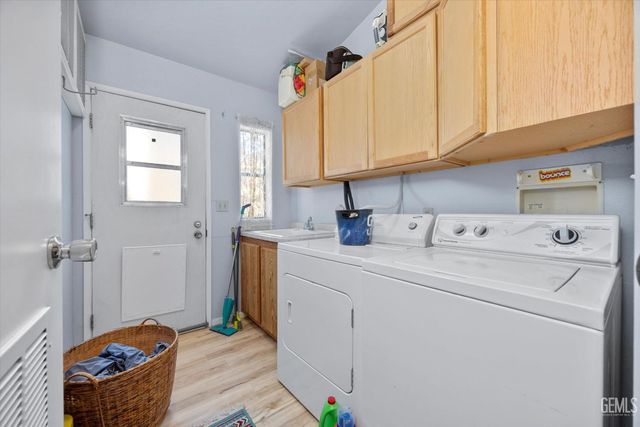 101 Split Mountain Way, Wofford Heights, CA 93285