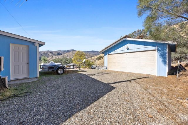 101 Split Mountain Way, Wofford Heights, CA 93285