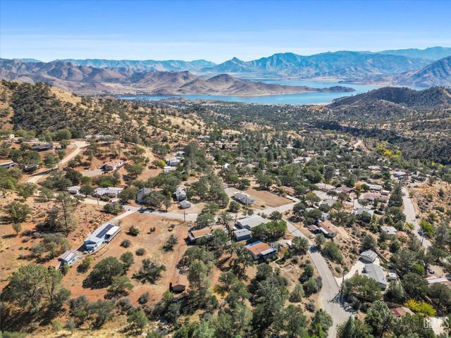 101 Split Mountain Way, Wofford Heights, CA 93285