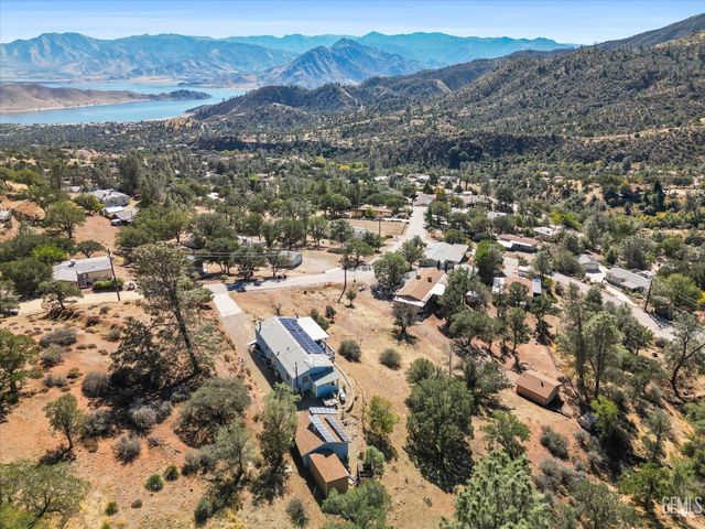 101 Split Mountain Way, Wofford Heights, CA 93285