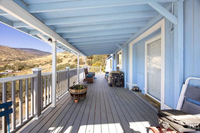 101 Split Mountain Way, Wofford Heights, CA 93285