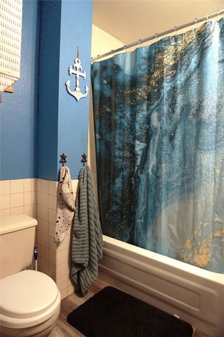 207 E Buchanan Street, Winterset, IA 50273