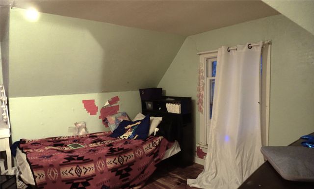 207 E Buchanan Street, Winterset, IA 50273