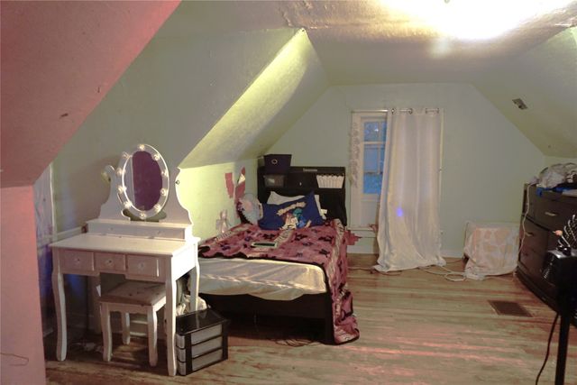 207 E Buchanan Street, Winterset, IA 50273