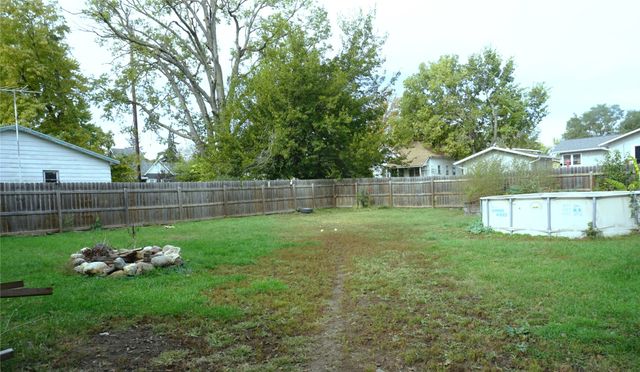 207 E Buchanan Street, Winterset, IA 50273