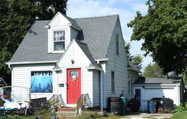 207 E Buchanan Street, Winterset, IA 50273