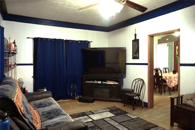 207 E Buchanan Street, Winterset, IA 50273