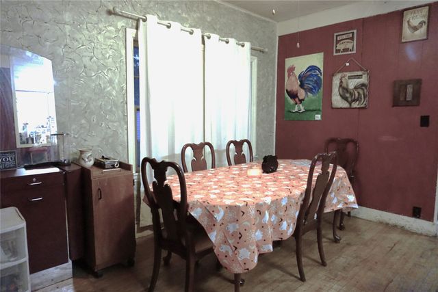 207 E Buchanan Street, Winterset, IA 50273