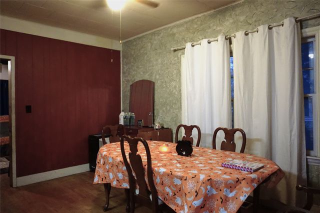 207 E Buchanan Street, Winterset, IA 50273