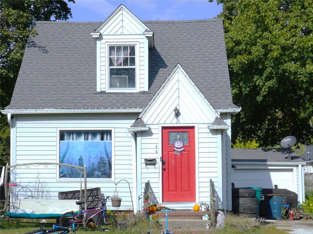 207 E Buchanan Street, Winterset, IA 50273