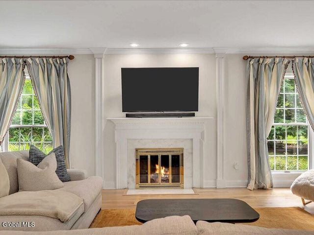 30 Longwood Drive, Saratoga Springs, NY 12866