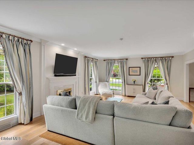 30 Longwood Drive, Saratoga Springs, NY 12866