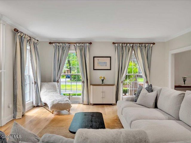 30 Longwood Drive, Saratoga Springs, NY 12866