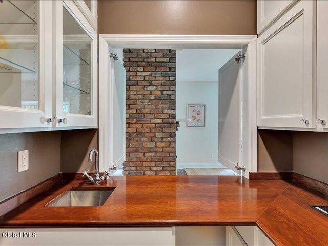 30 Longwood Drive, Saratoga Springs, NY 12866