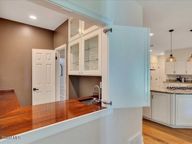 30 Longwood Drive, Saratoga Springs, NY 12866