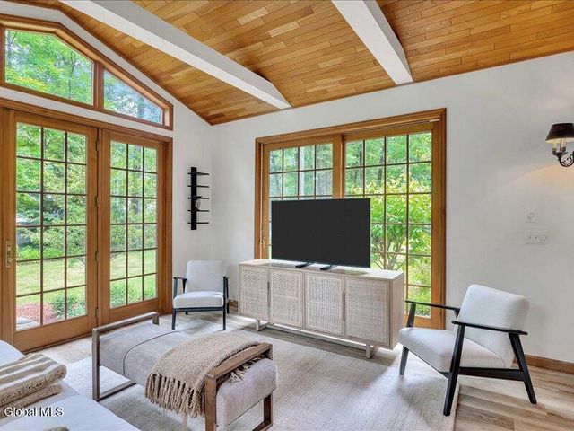 30 Longwood Drive, Saratoga Springs, NY 12866