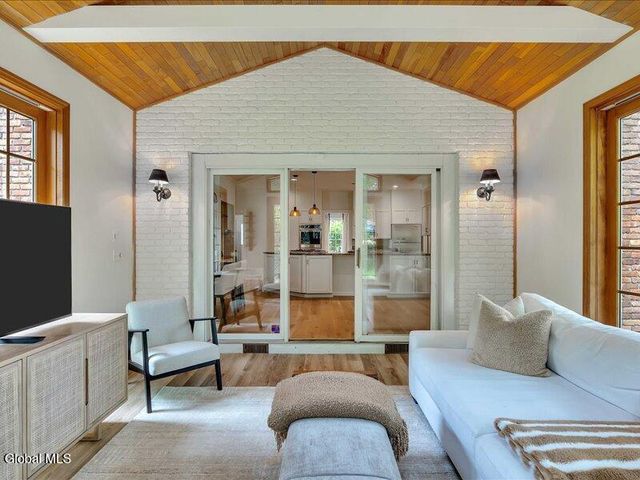 30 Longwood Drive, Saratoga Springs, NY 12866