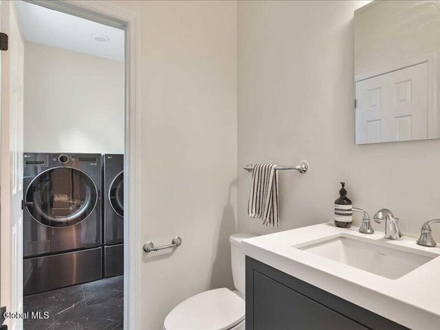 30 Longwood Drive, Saratoga Springs, NY 12866