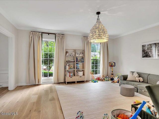 30 Longwood Drive, Saratoga Springs, NY 12866