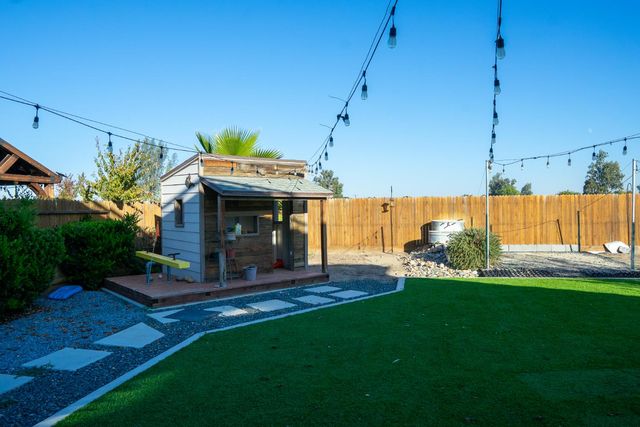 470 Daphne Lane, Lemoore, CA 93245