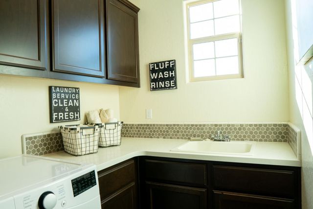 470 Daphne Lane, Lemoore, CA 93245