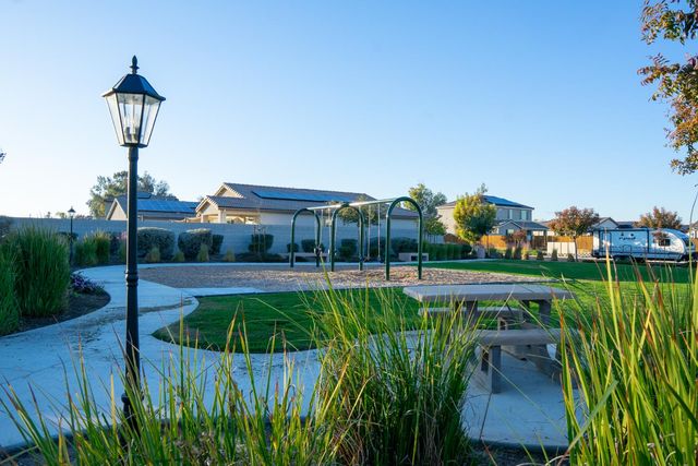 470 Daphne Lane, Lemoore, CA 93245