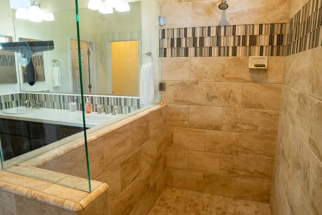 470 Daphne Lane, Lemoore, CA 93245