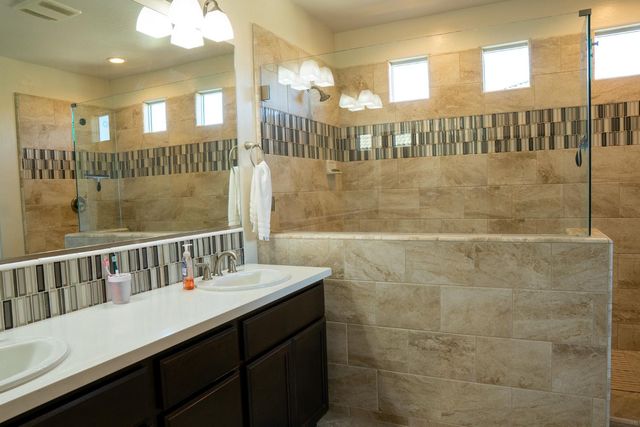 470 Daphne Lane, Lemoore, CA 93245